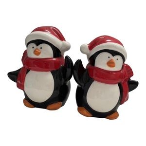 CRACKER BARREL CHRISTMAS PENGUINS SALT & PEPPER SHAKER SET